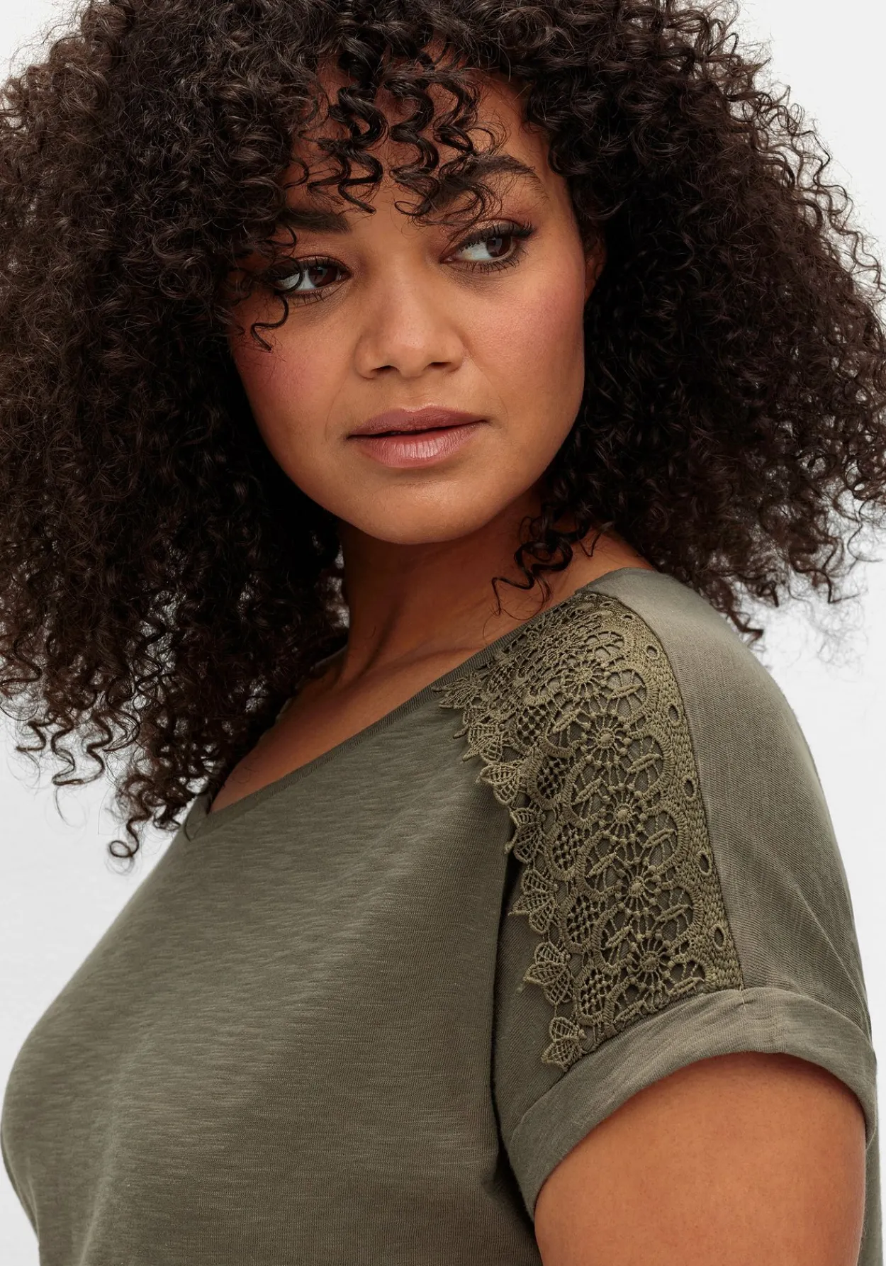 Shirt mit Spitzen-Applikation auf den Schultern<sheego Fashion
