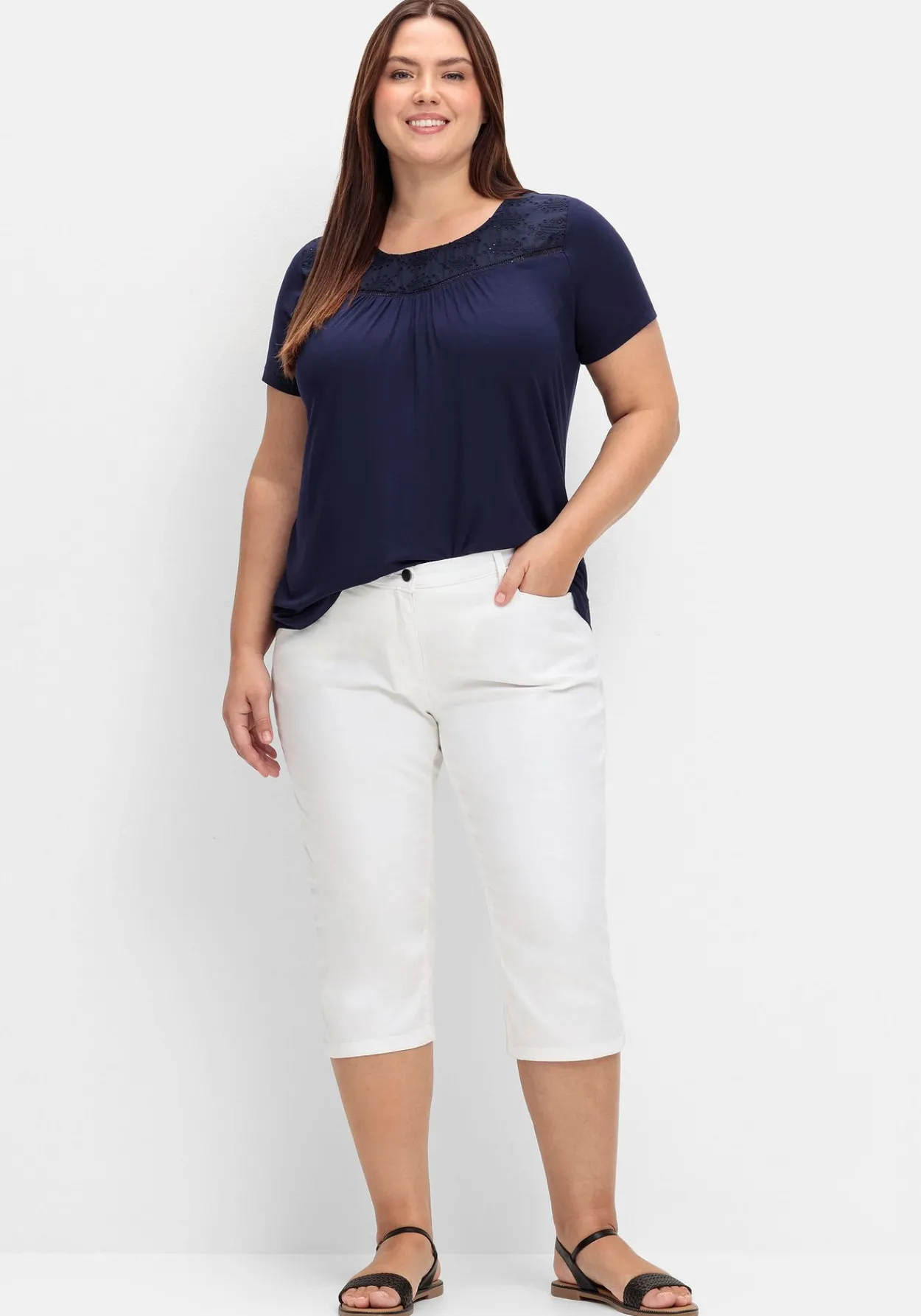 Shirt mit Spitzeneinsatz, aus Viskosejersey<sheego Clearance