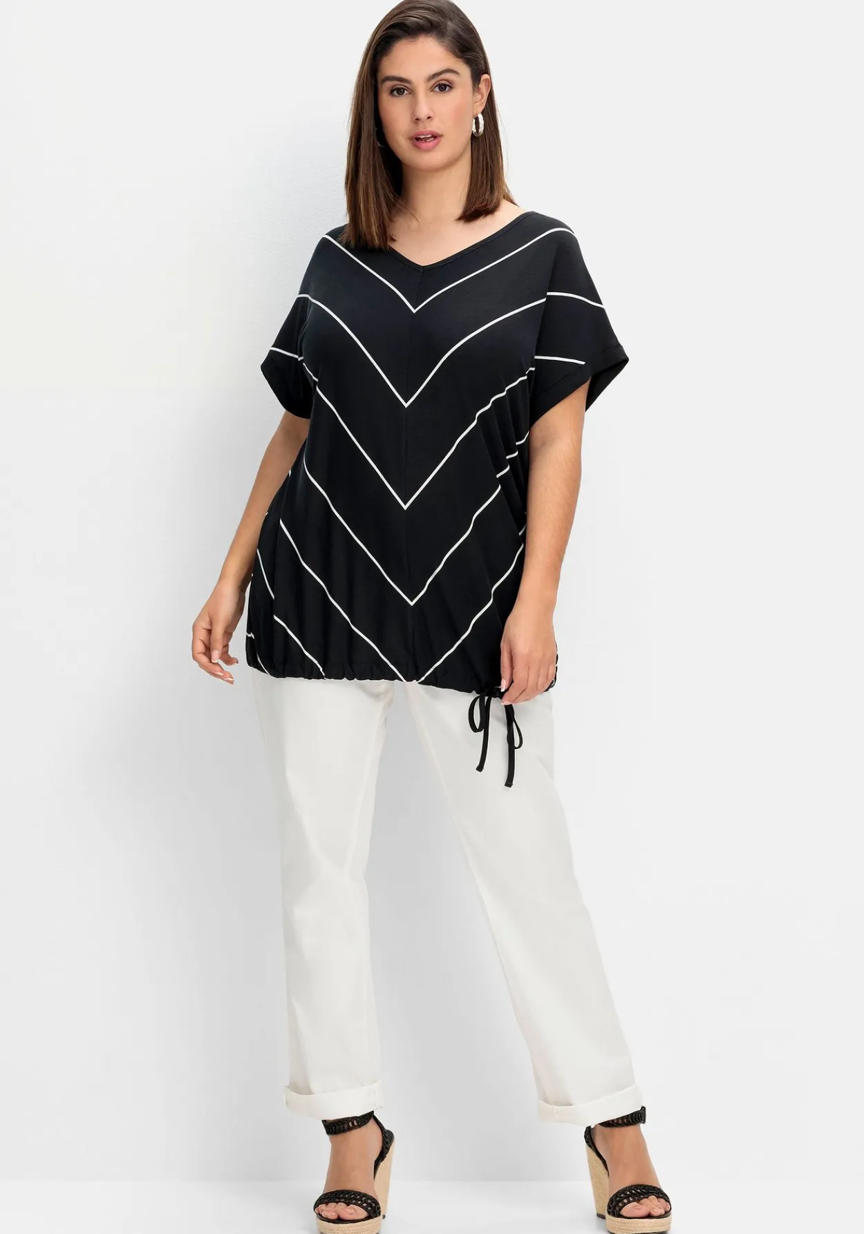 Shirt mit Streifen und Bindeband am Saum<sheego Outlet