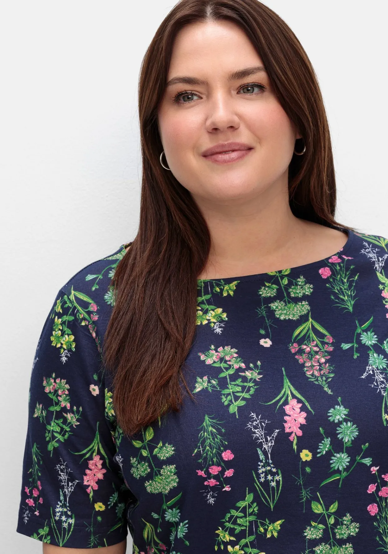Shirt mit U-Boot-Ausschnitt und floralem Print<sheego Online