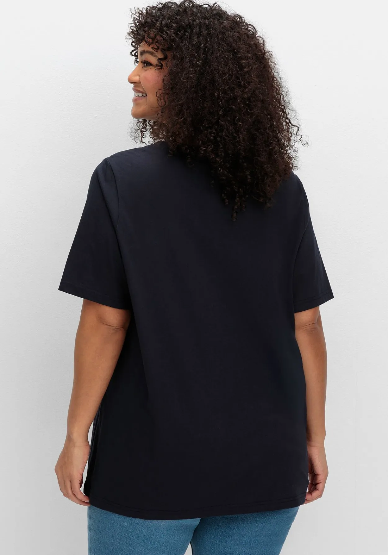Shirt mit V-Ausschnitt, aus leichtem Jersey<sheego Clearance