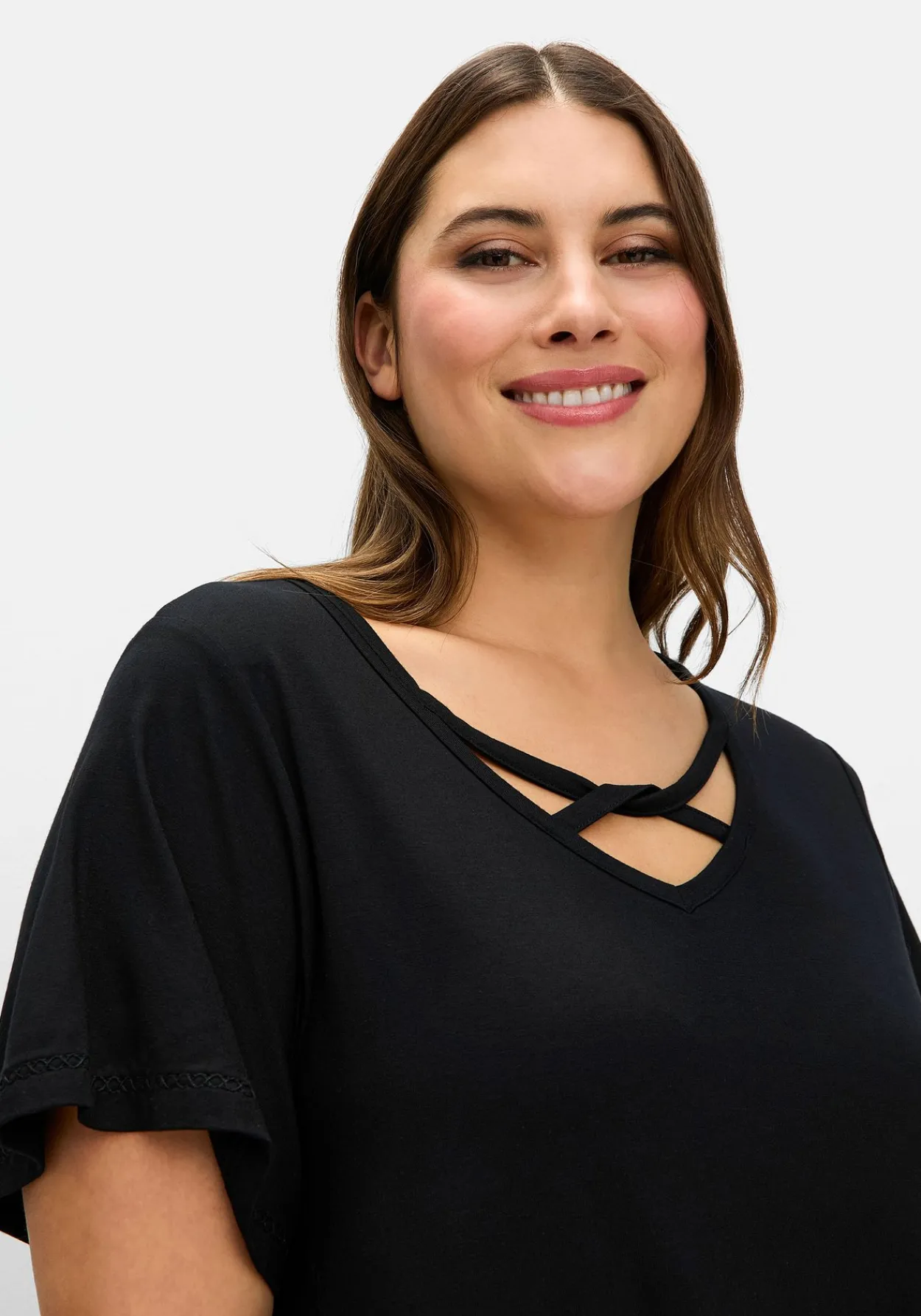 Shirt mit verziertem V-Ausschnitt<sheego Best