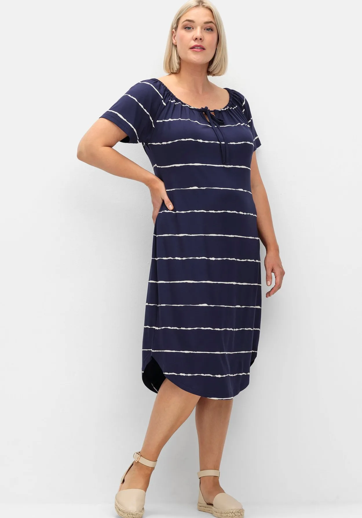 Streifenkleid mit Carmenausschnitt und rundem Saum<sheego Clearance