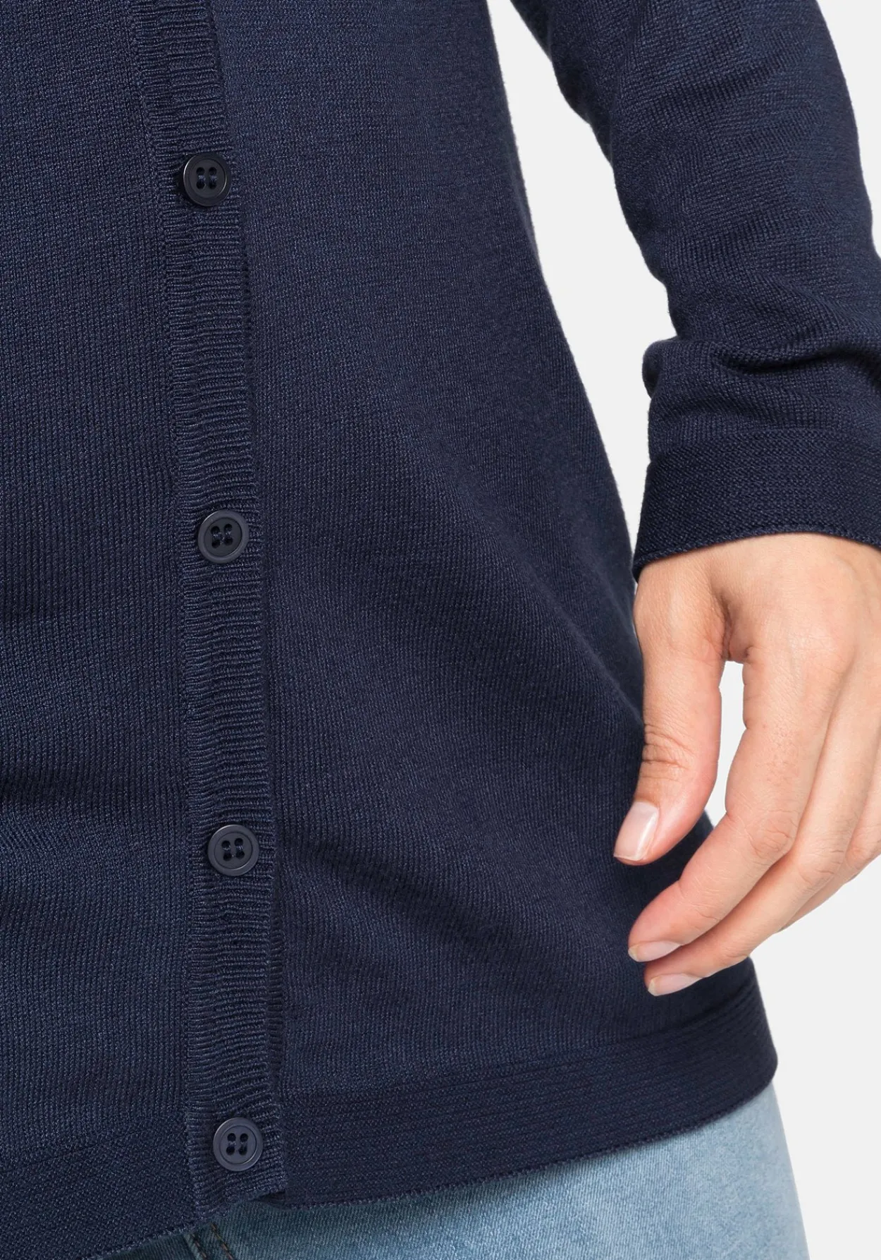 Strickjacke aus Viskose, mit tiefem V-Ausschnitt<sheego Hot