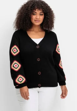 Strickjacke mit aufgenähten Häkelpatches<sheego by Joe Browns Best
