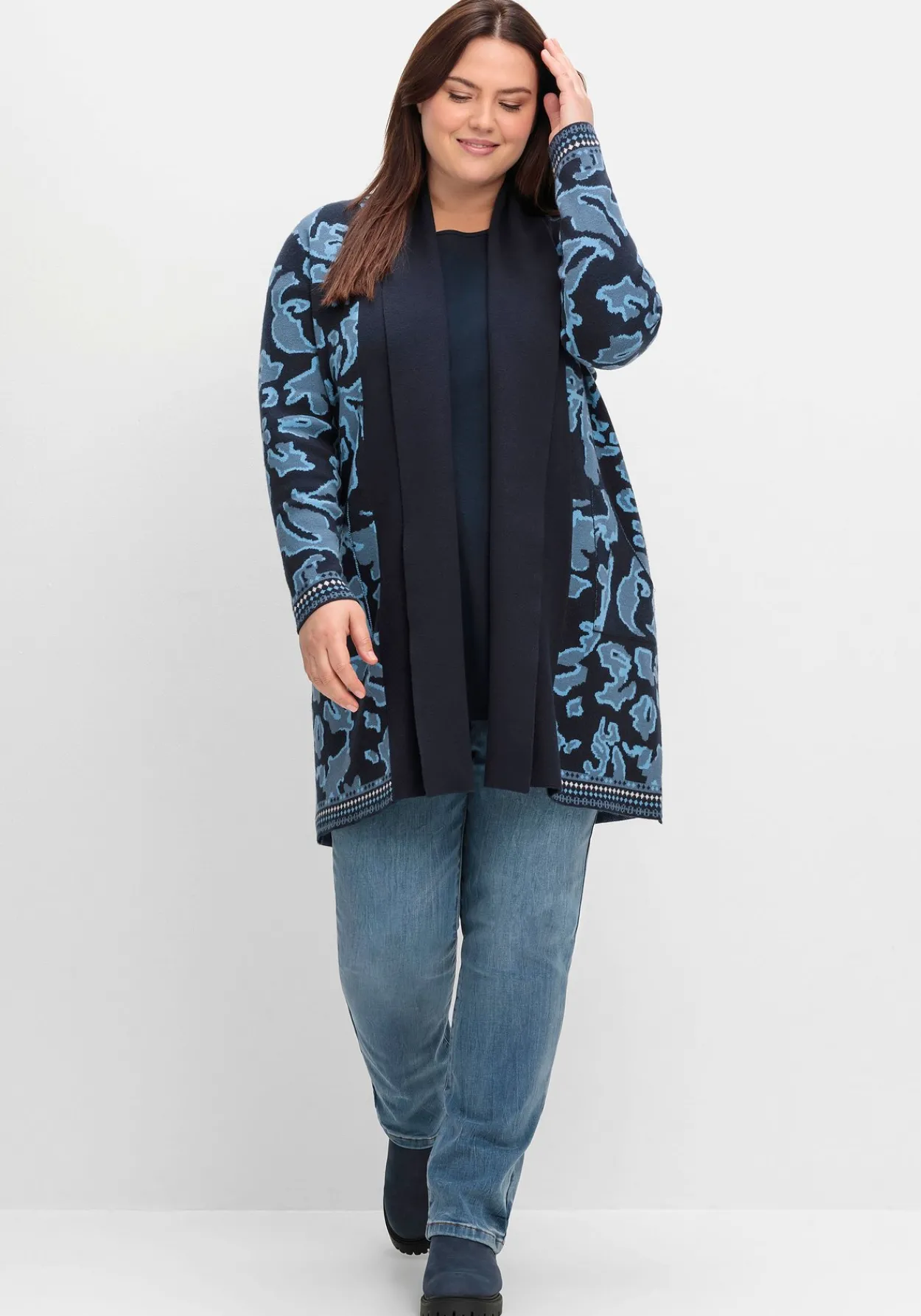 Strickjacke mit Jacquardmuster und Schalkragen<sheego Outlet