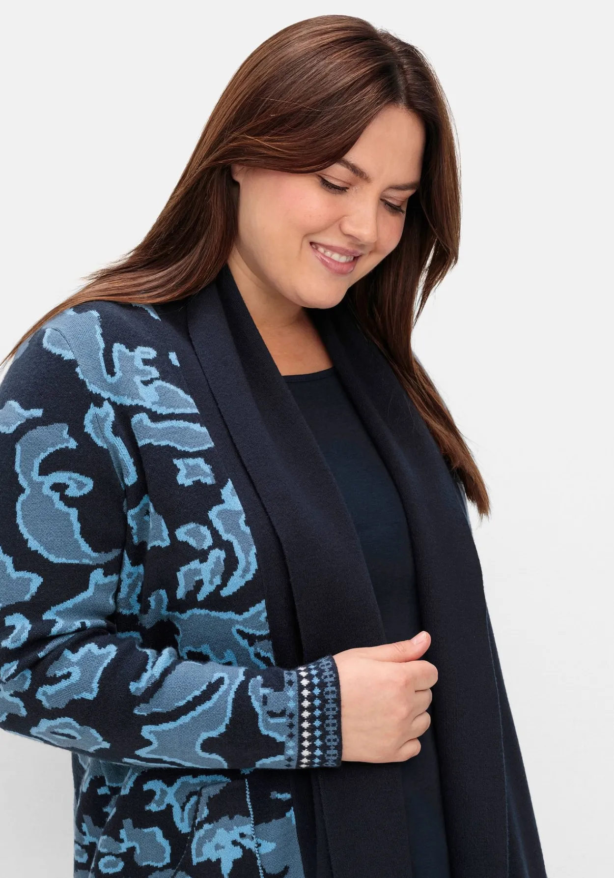 Strickjacke mit Jacquardmuster und Schalkragen<sheego Outlet