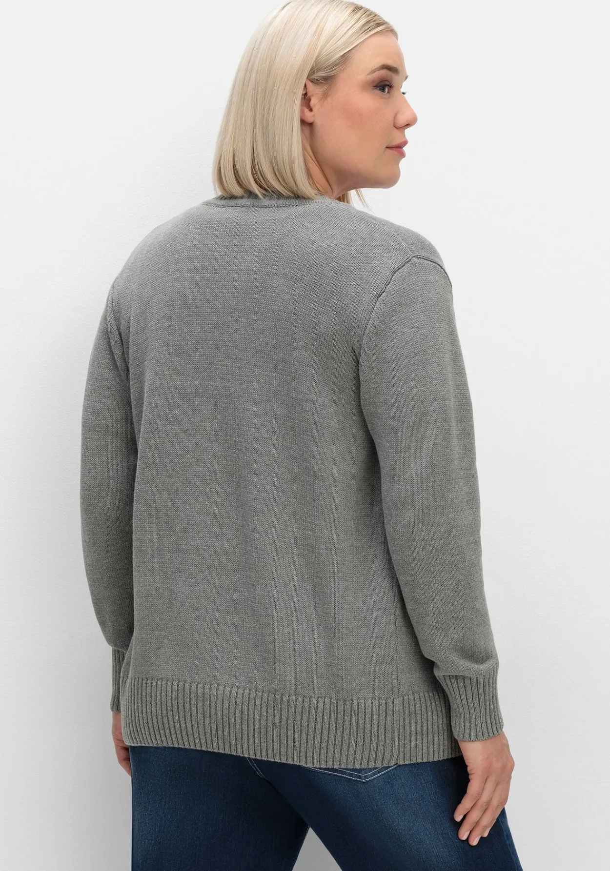 Strickjacke mit V-Ausschnitt und Knöpfen, tailliert<sheego New