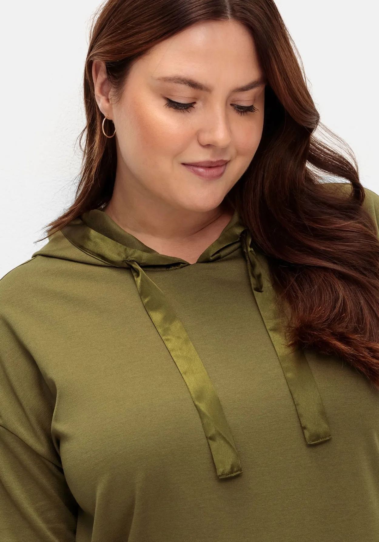 Sweatshirt mit Satinbändern und Galonstreifen<sheego Outlet