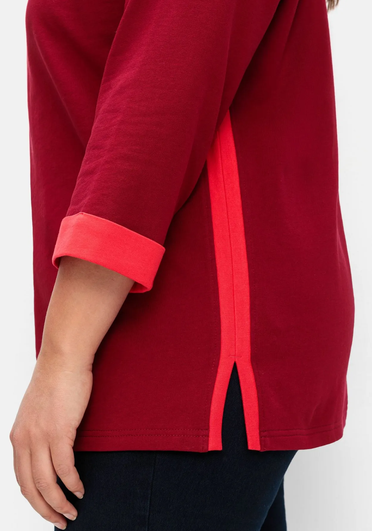 Sweatshirt mit Zierknöpfen und Kontrastdetails<sheego Online