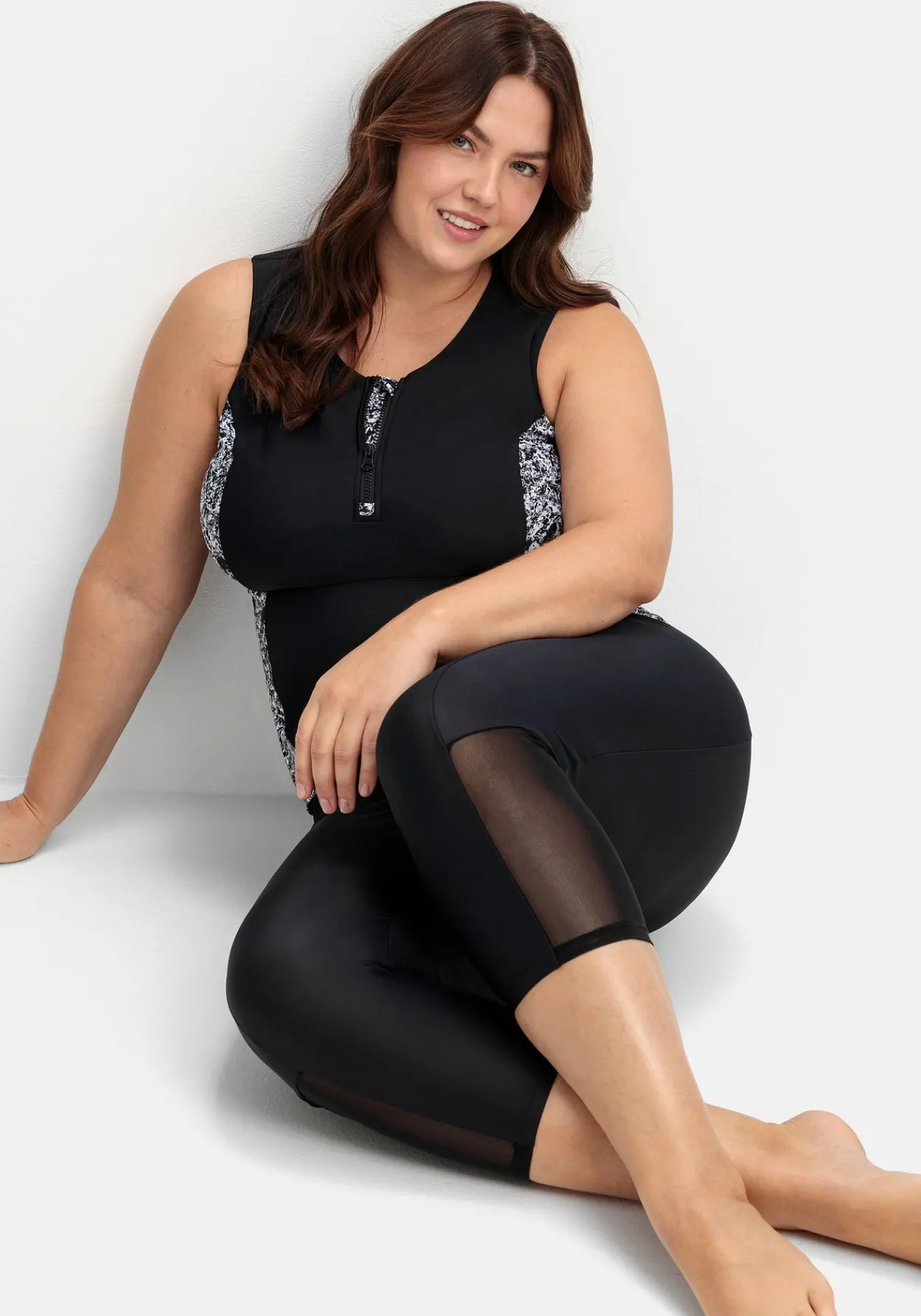 Tankini-Top mit Zipper und Kontrasteinsatz<sheego Fashion