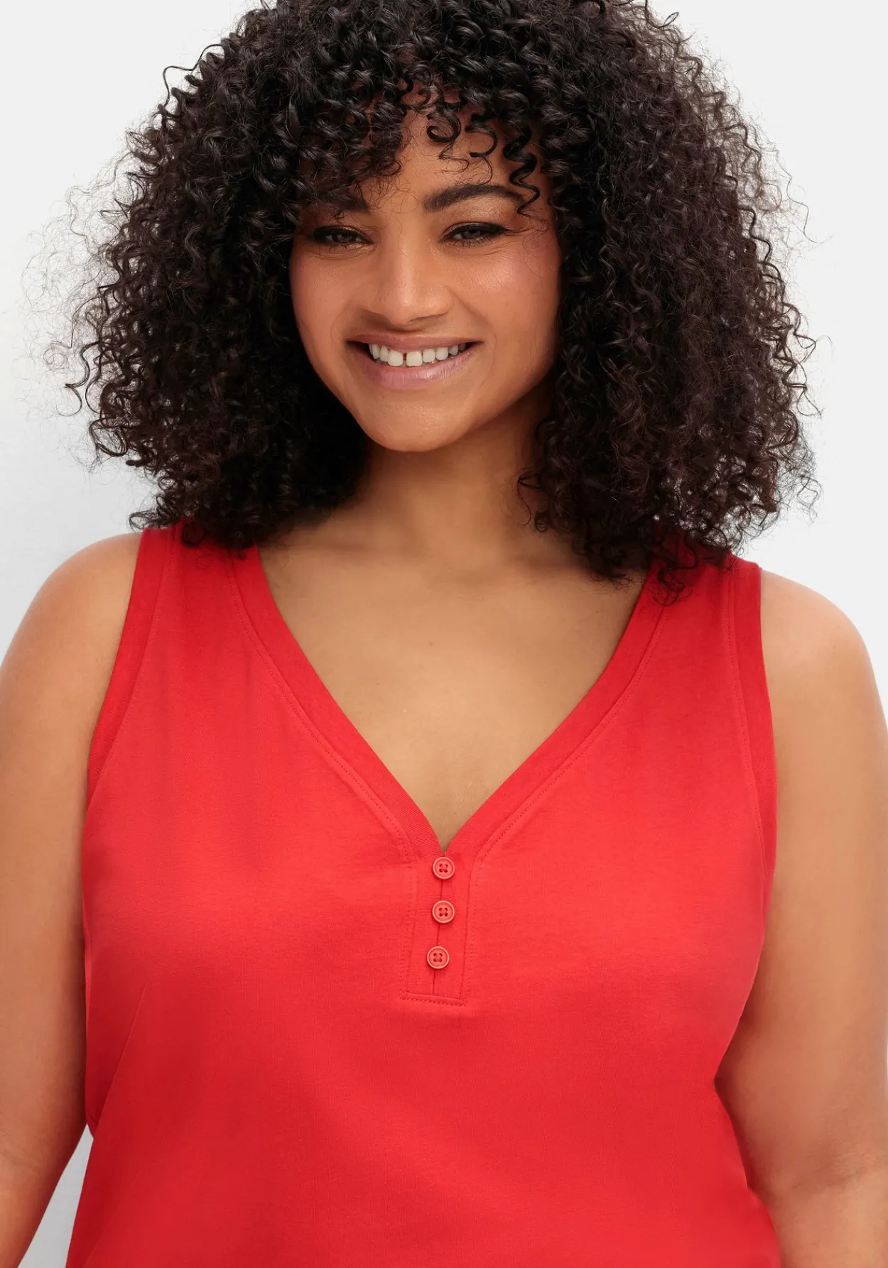 Tanktop mit V-Ausschnitt und Zierknopfleiste<sheego Sale