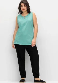 Top mit leichter Raffung und Cut-out am Ausschnitt<sheego Hot