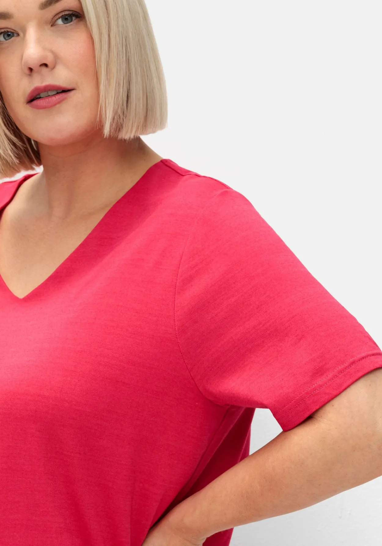 T-Shirt mit doppellagigem Vorderteil<sheego Clearance
