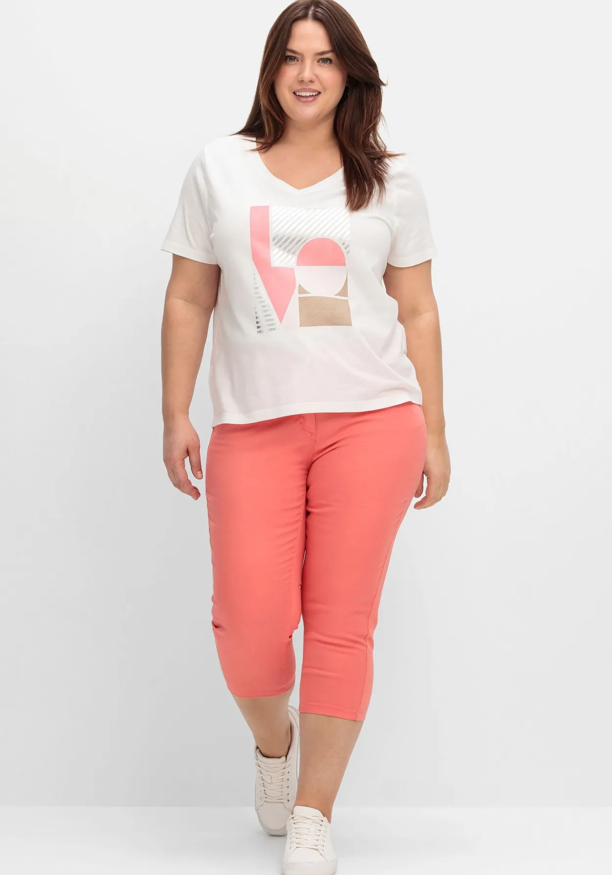 T-Shirt mit Grafikprint und V-Ausschnitt<sheego Sale