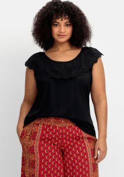 T-Shirt mit Lochstickerei und Carmen-Ausschnitt<sheego by Joe Browns Hot