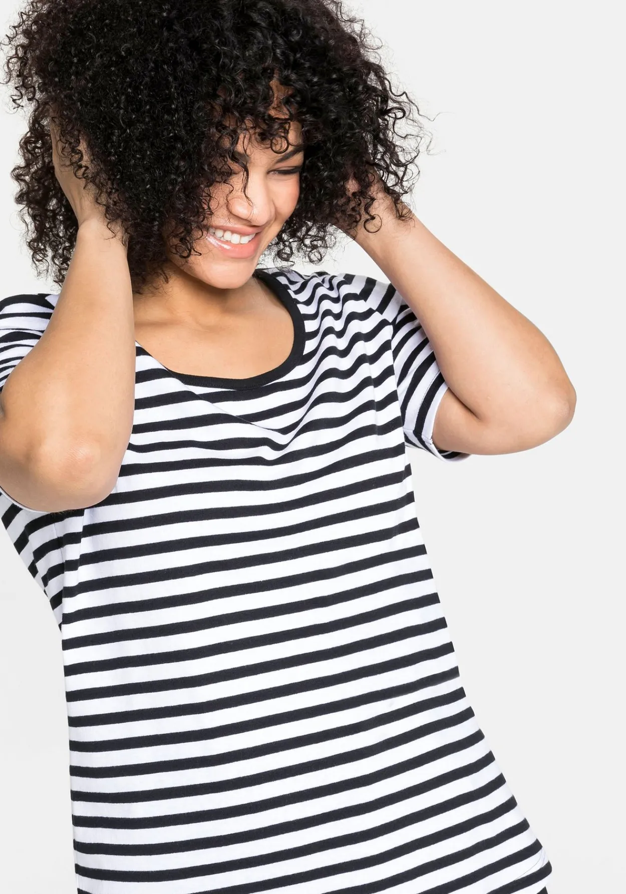 T-Shirt mit Streifen und Rundhalsausschnitt<sheego Fashion