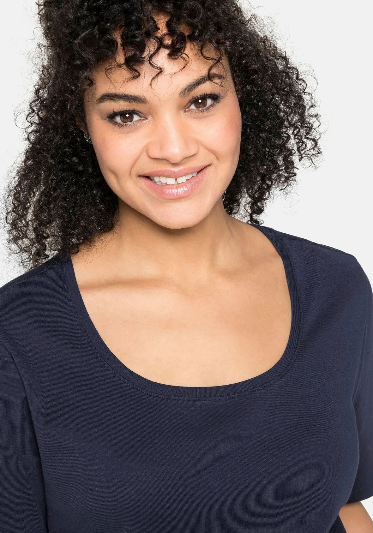 T-Shirt mit tiefem Ausschnitt und längerem Ärmel<sheego Sale