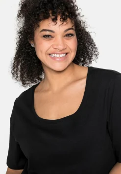 T-Shirt mit tiefem Ausschnitt und längerem Ärmel<sheego Fashion