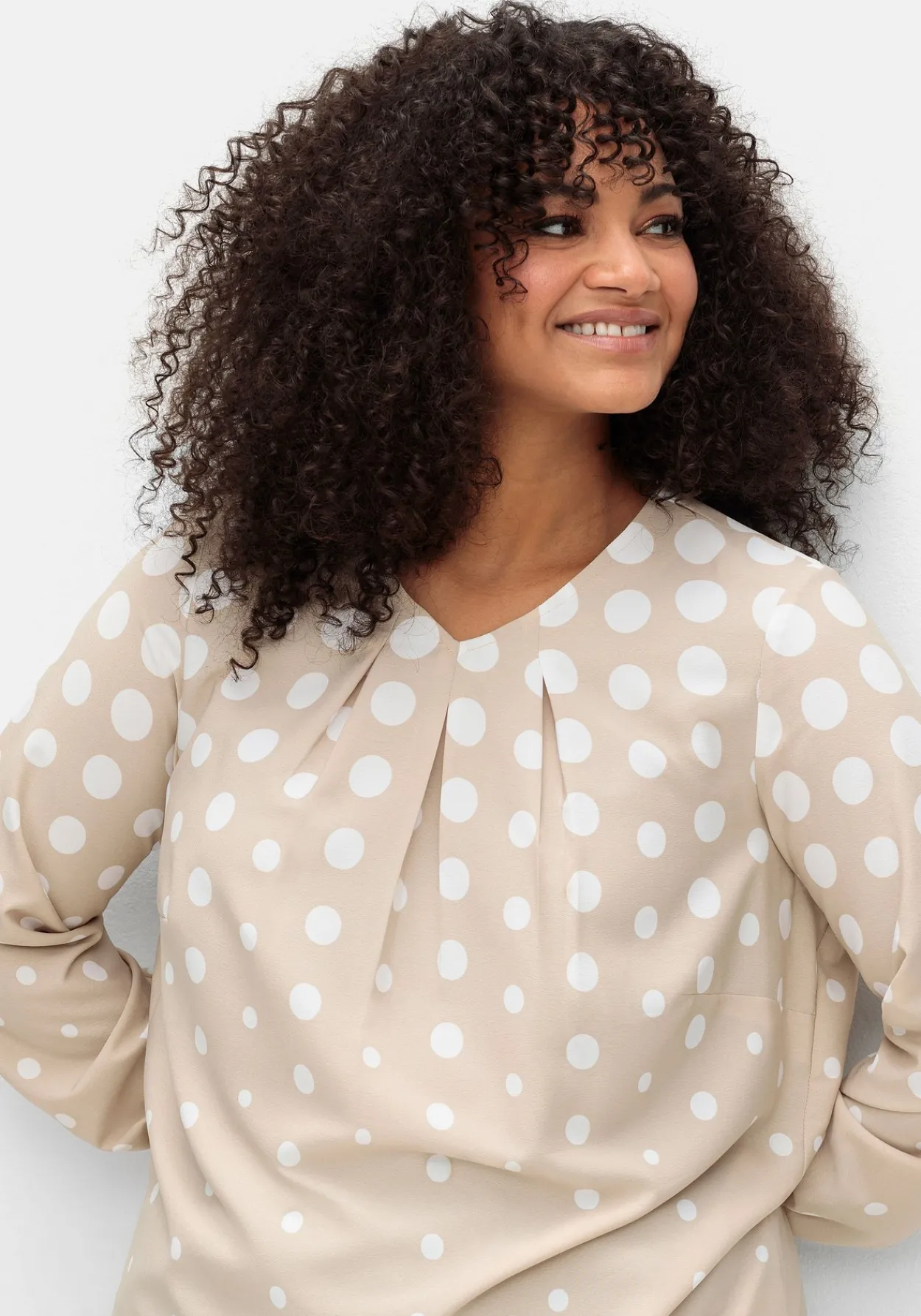 Tunika aus Crêpe, mit Punkte-Print und V-Ausschnitt<sheego Discount