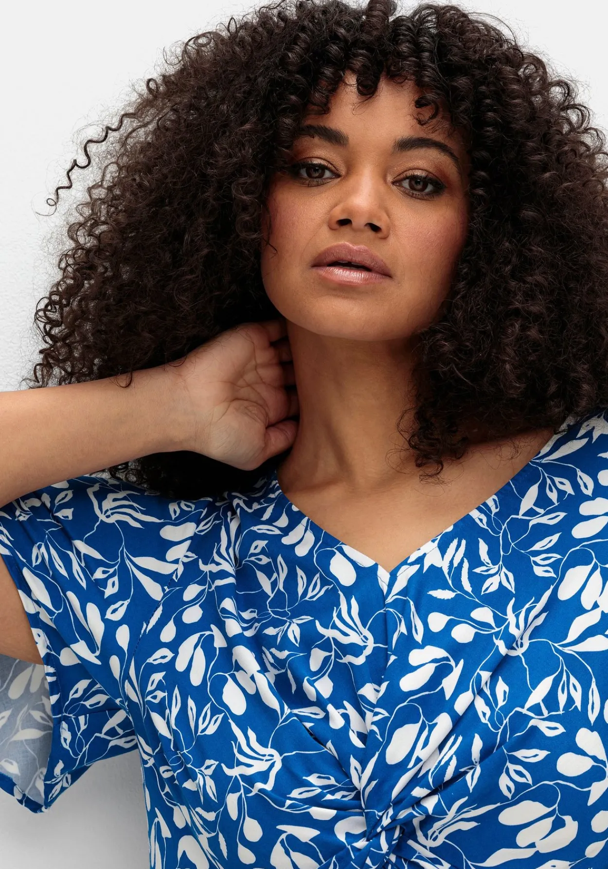 Tunika mit Flügelärmeln und Knotendetail<sheego Fashion