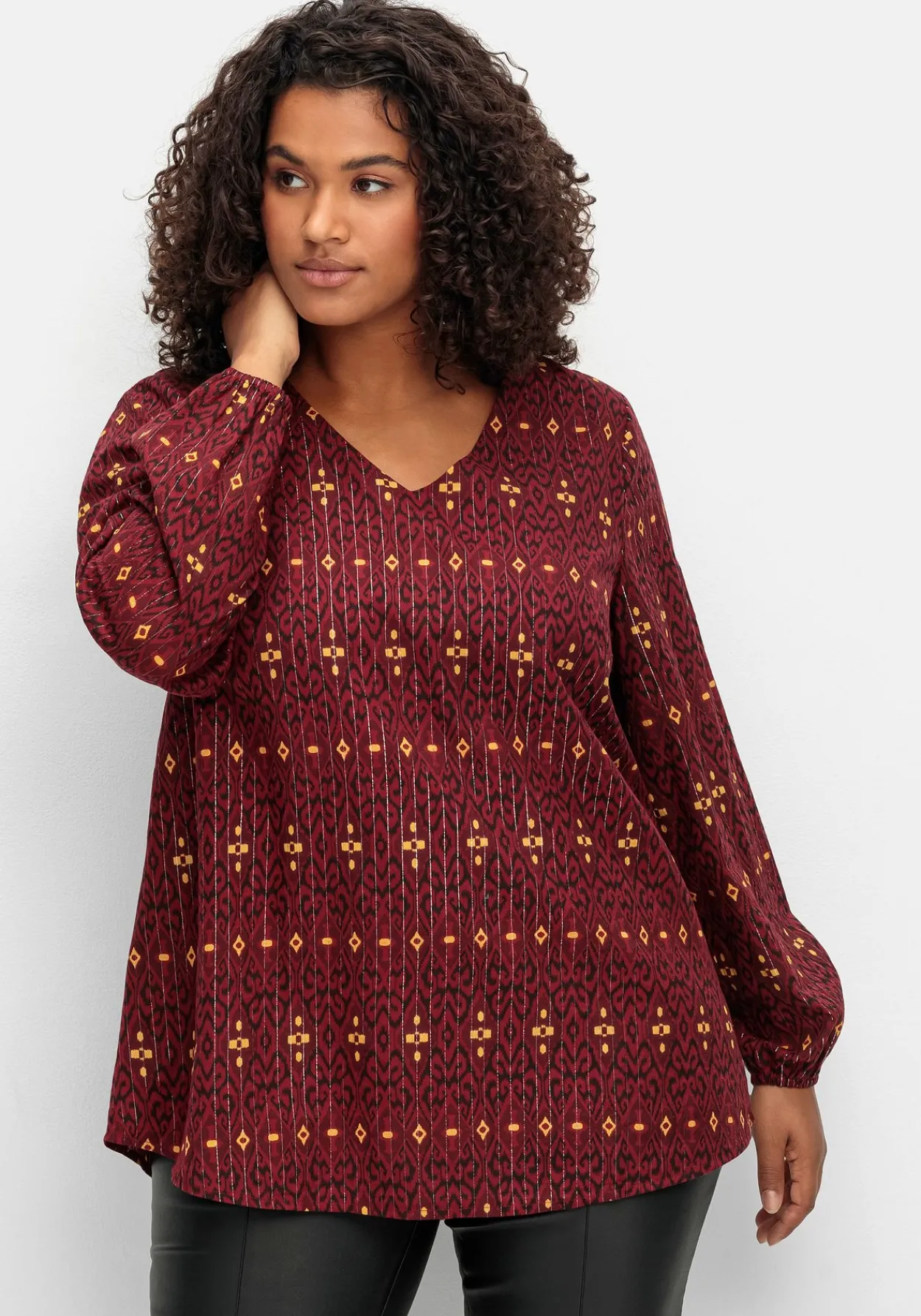 Tunika mit Glanz-Alloverdruck und tiefem V-Ausschnitt<sheego by Joe Browns Hot