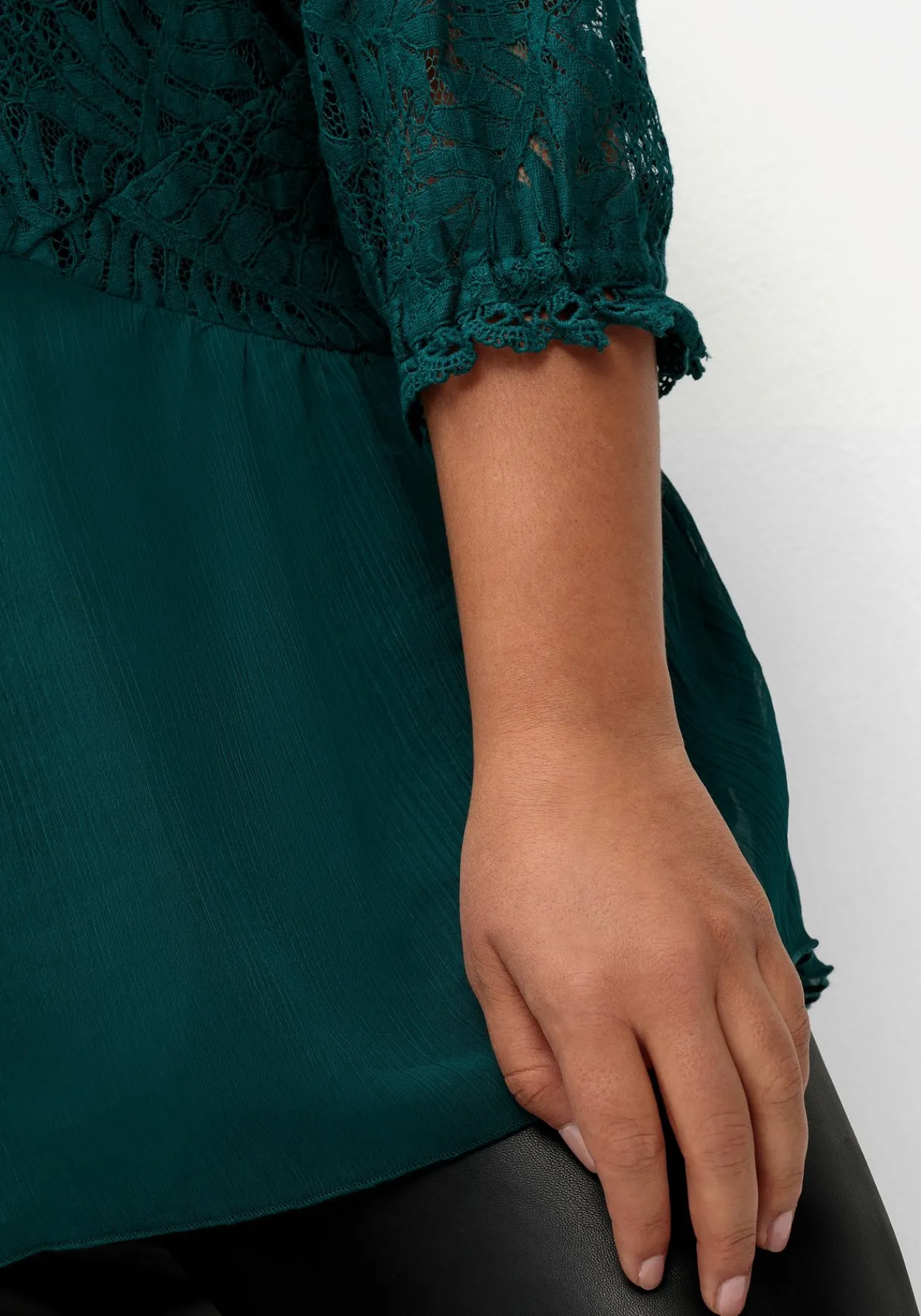 Tunika mit Spitzenoberteil und Chiffonsaum<sheego x Fair Lady Fashion