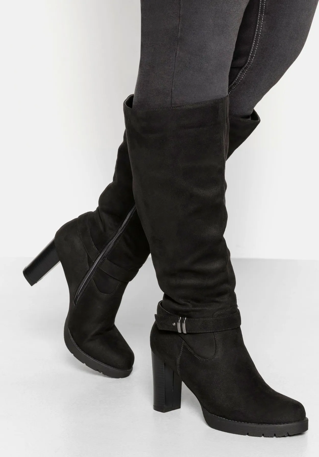 Weitschaftstiefel in Velourslederoptik, mit Schnallenband<sheego Fashion