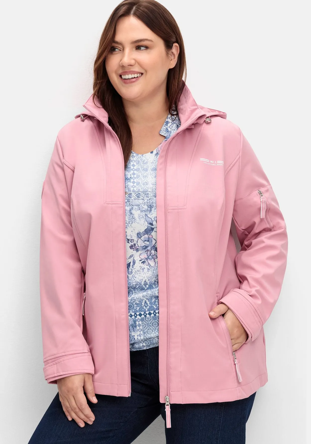 Wind- und wasserabweisende Softshelljacke<sheego x Collection L. New