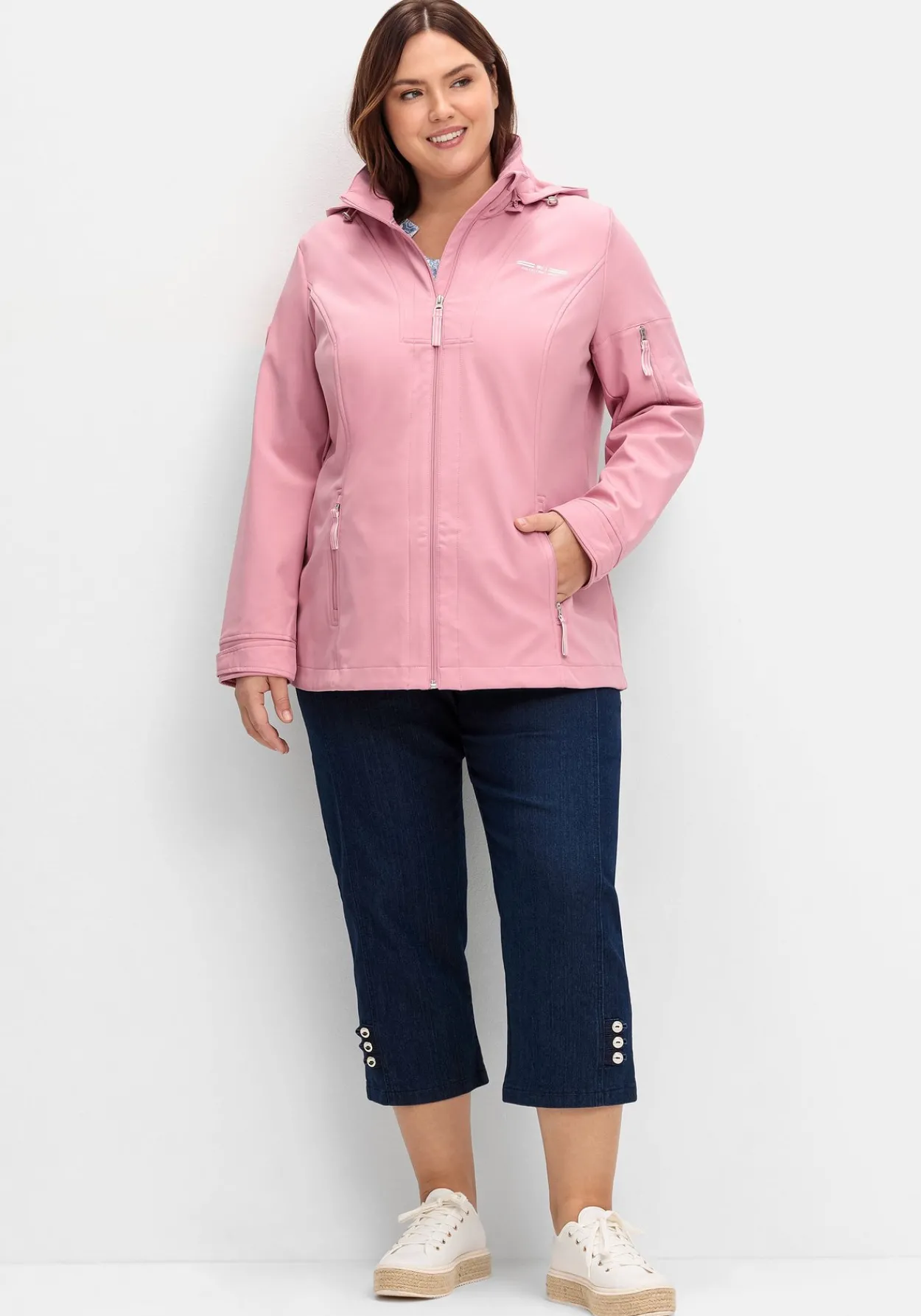 Wind- und wasserabweisende Softshelljacke<sheego x Collection L. New